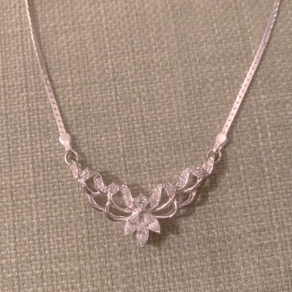 Silver tone and cut stones necklace